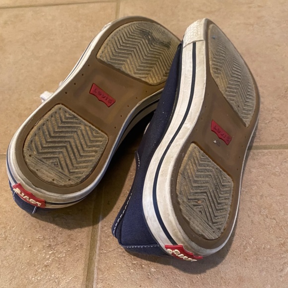 Women’s Levi’s Converse Style Low Top Casual Sneakers - Picture 4 of 5